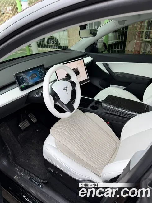 Tesla Model Y — фото 1