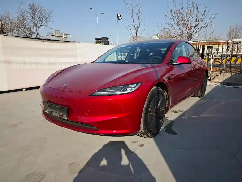 Tesla Model 3 — фото 1