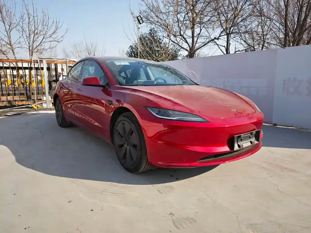 Tesla Model 3 — фото 9