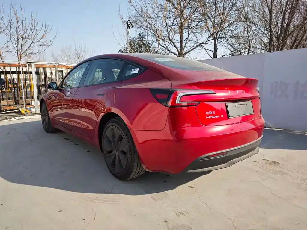 Tesla Model 3 — фото 10