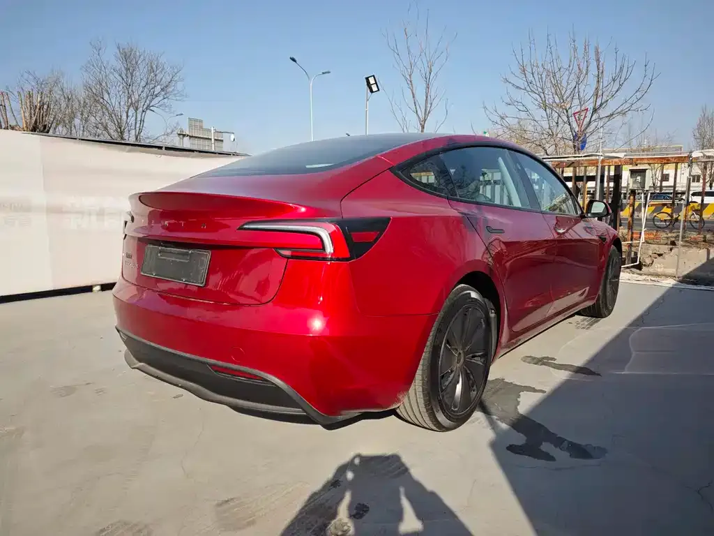 Tesla Model 3 — фото 5