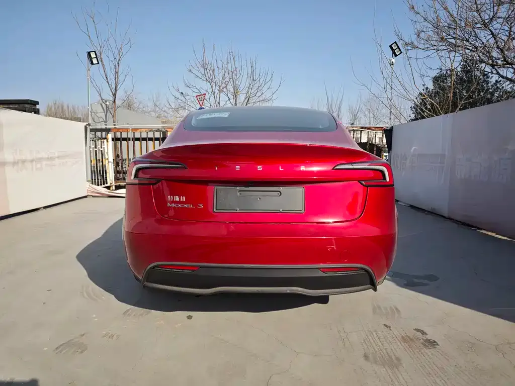 Tesla Model 3 — фото 7