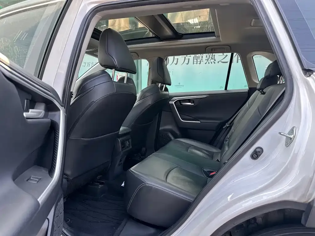 Toyota Wildlander 2023 из CN, фото 4