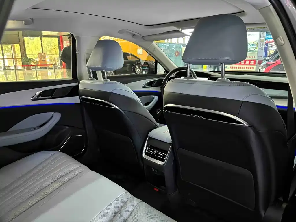 Hongqi H5 PHEV 2025 из CN, фото 4
