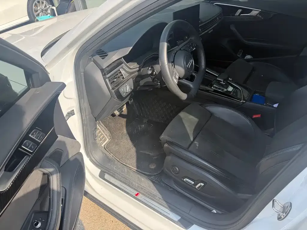 Audi A4L 2023 из CN, фото 3