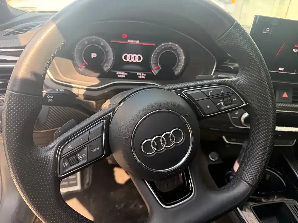 Audi A4L 2023 из CN, фото 9