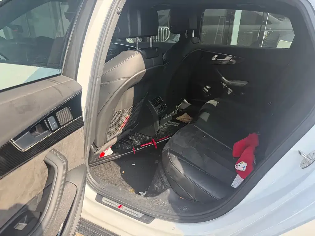 Audi A4L 2023 из CN, фото 7