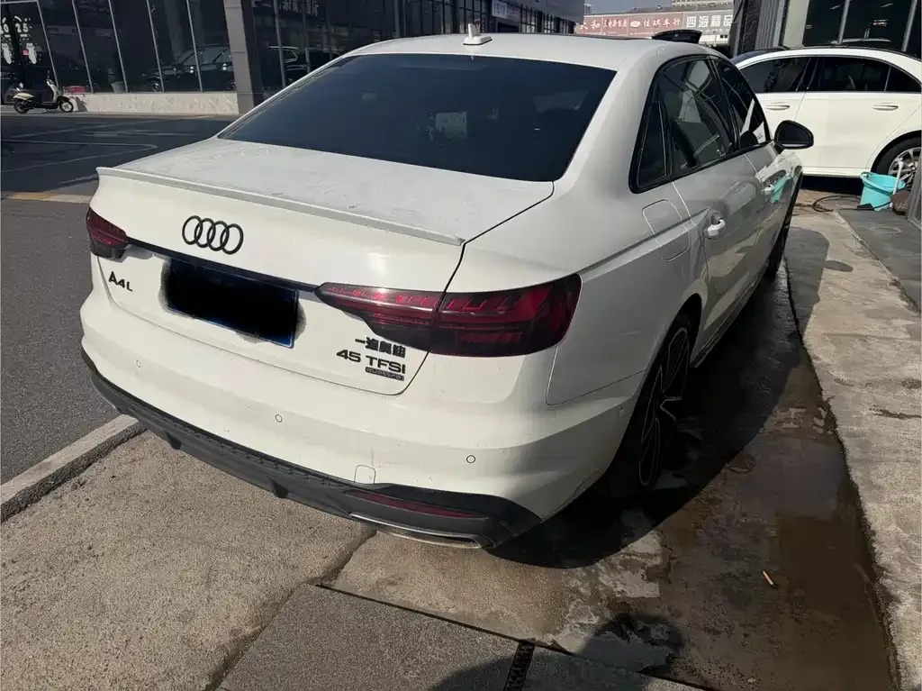 Audi A4L 2023 из CN, фото 6