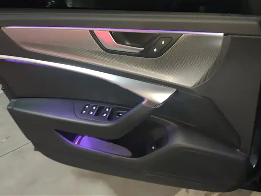 Audi A6L 2021 из CN, фото 9