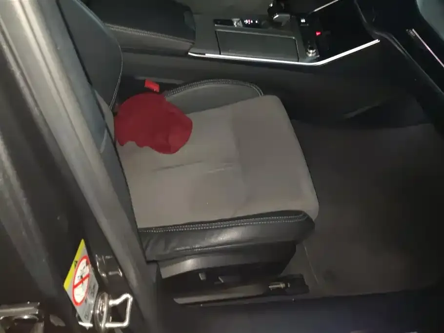 Audi A6L 2021 из CN, фото 7