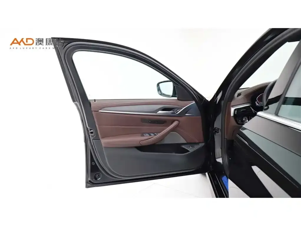 BMW 5 Series 2024 из CN, фото 2