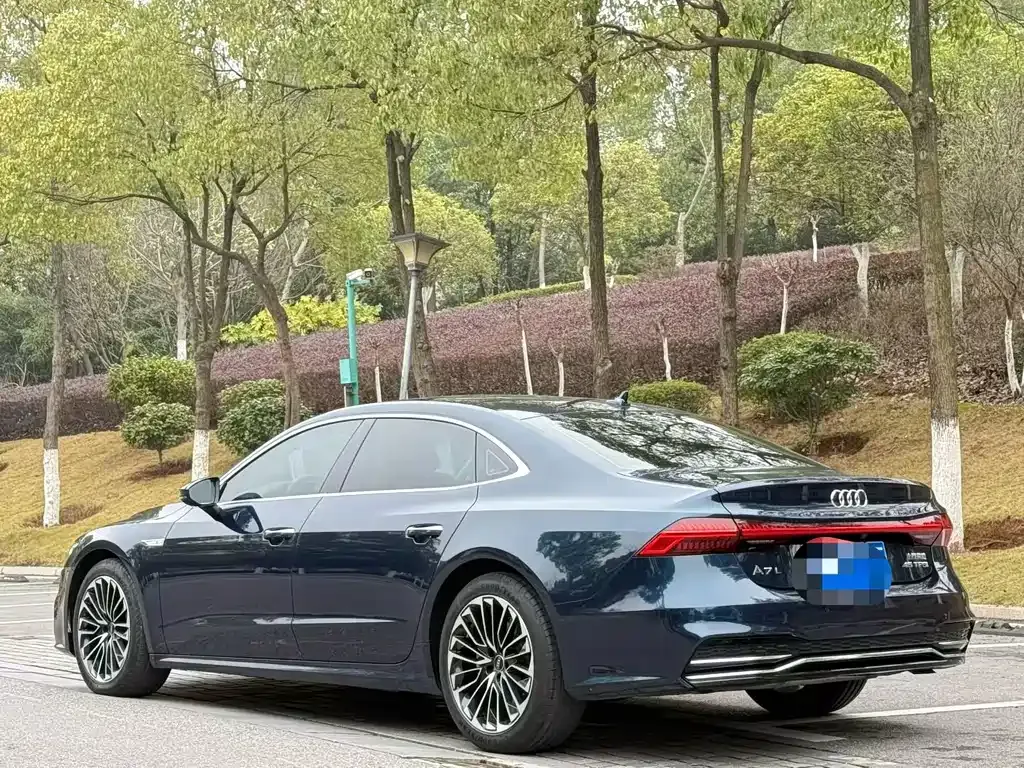 Audi A7L 2023 из CN, фото 4