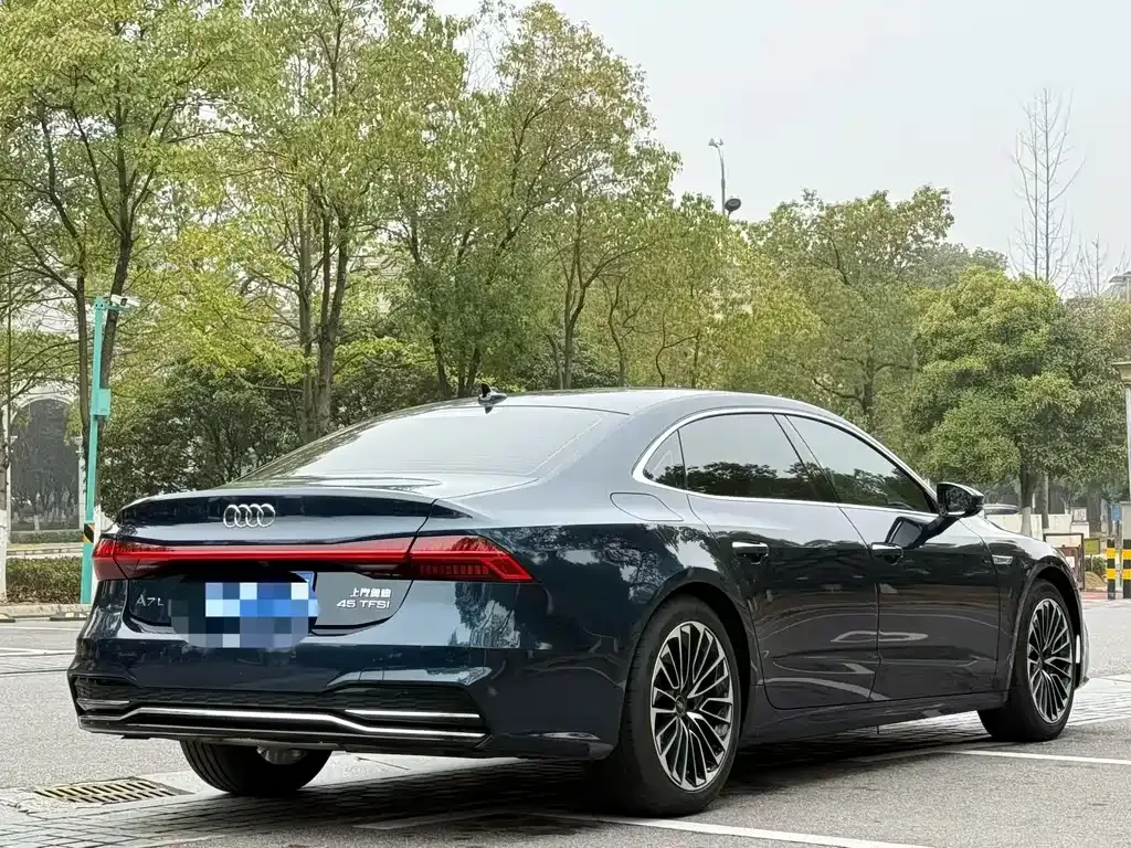 Audi A7L 2023 из CN, фото 5