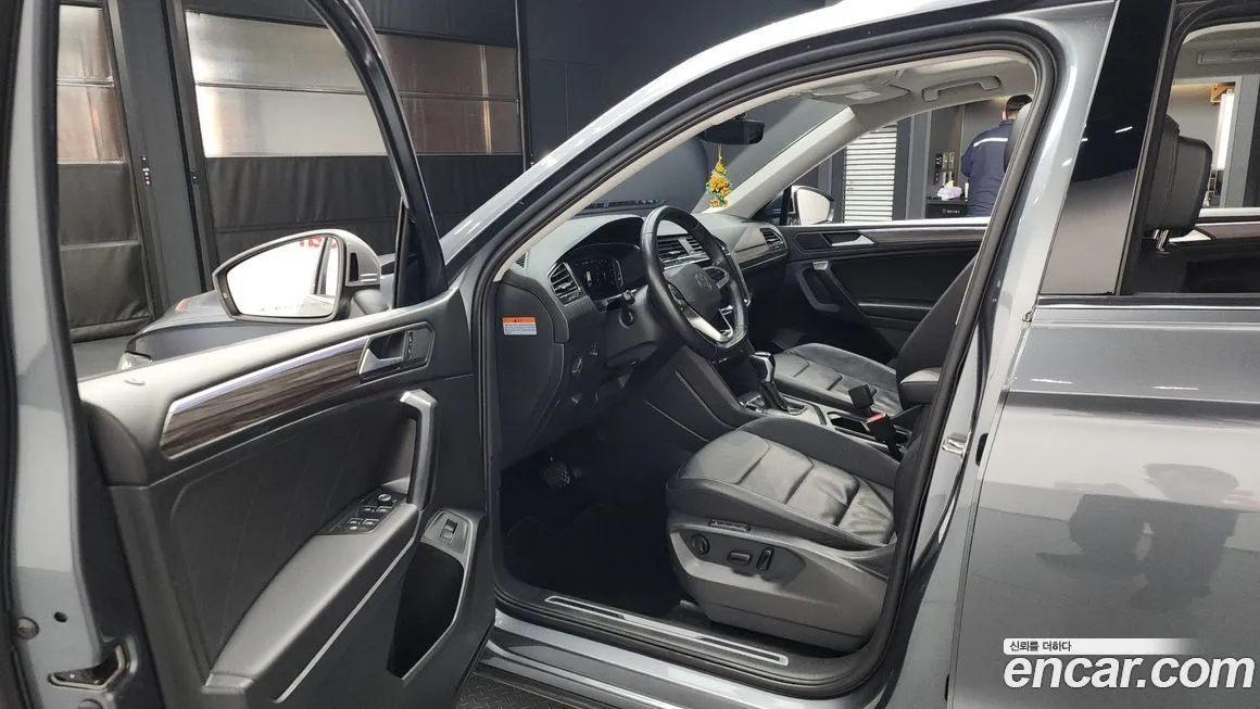 Volkswagen Tiguan — фото 9