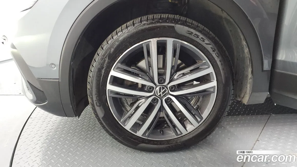 Volkswagen Tiguan — фото 7