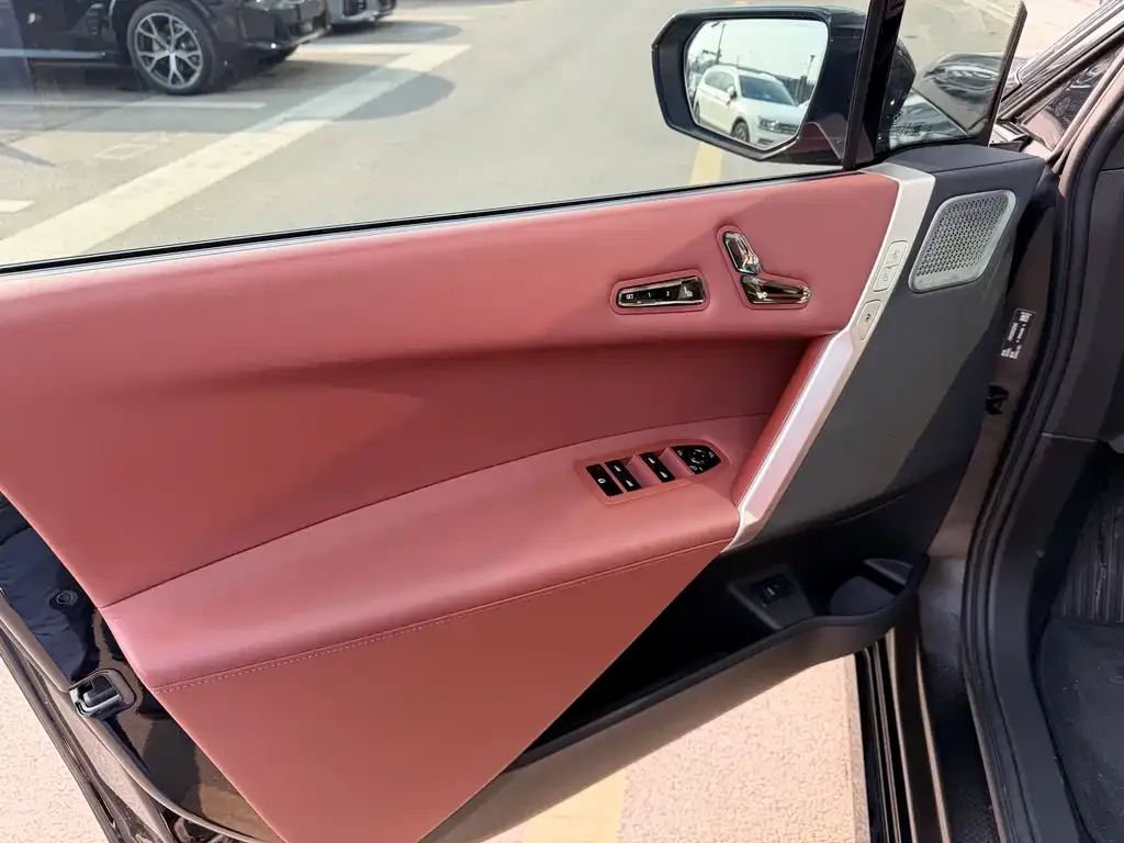 BMW iX M60 2024 из CN, фото 6