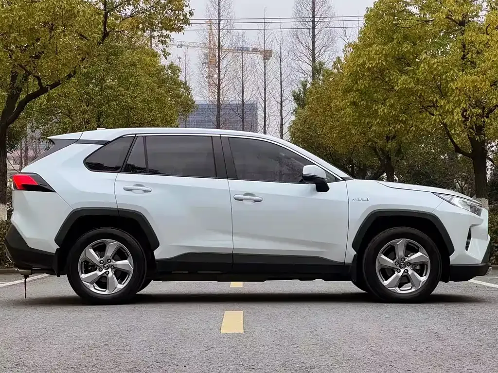 Toyota RAV4 2023 из CN, фото 5
