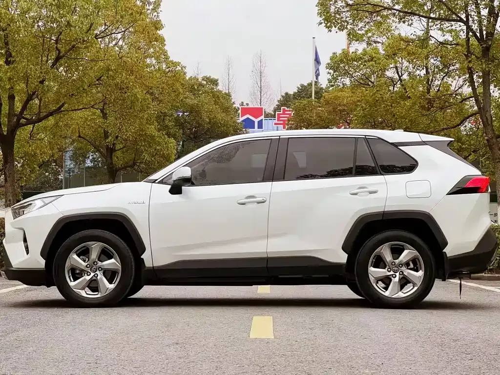 Toyota RAV4 2023 из CN, фото 4