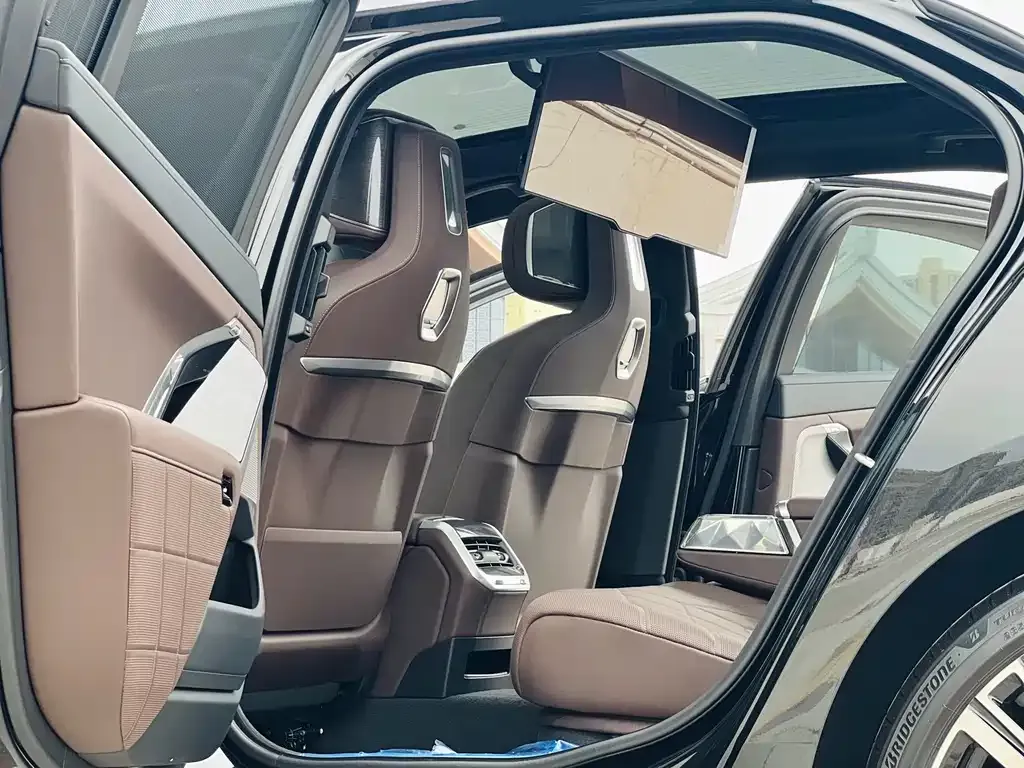 BMW 7 Series 2025 из CN, фото 8