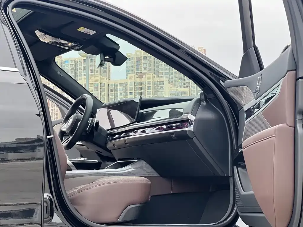 BMW 7 Series 2025 из CN, фото 7