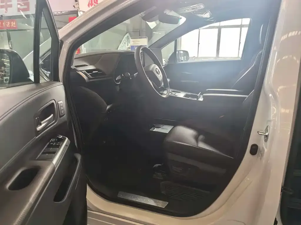 Toyota Granvia 2026 из CN, фото 8