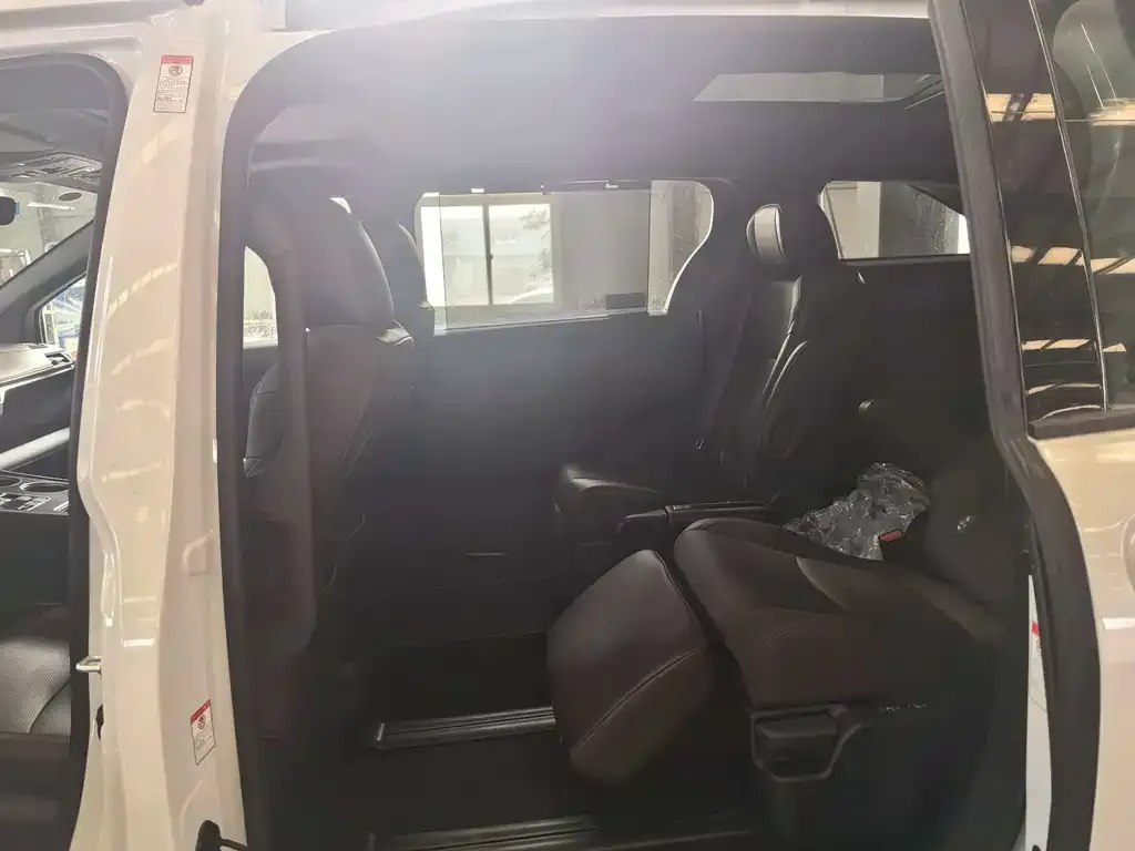 Toyota Granvia 2026 из CN, фото 2