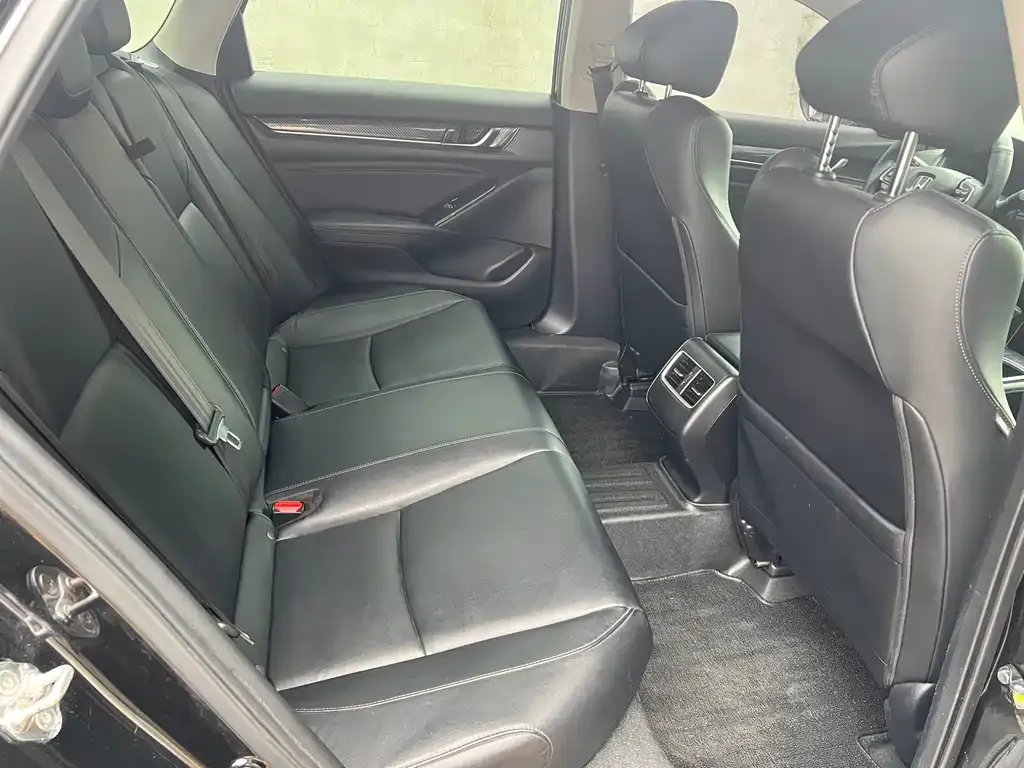 Honda Accord — фото 6