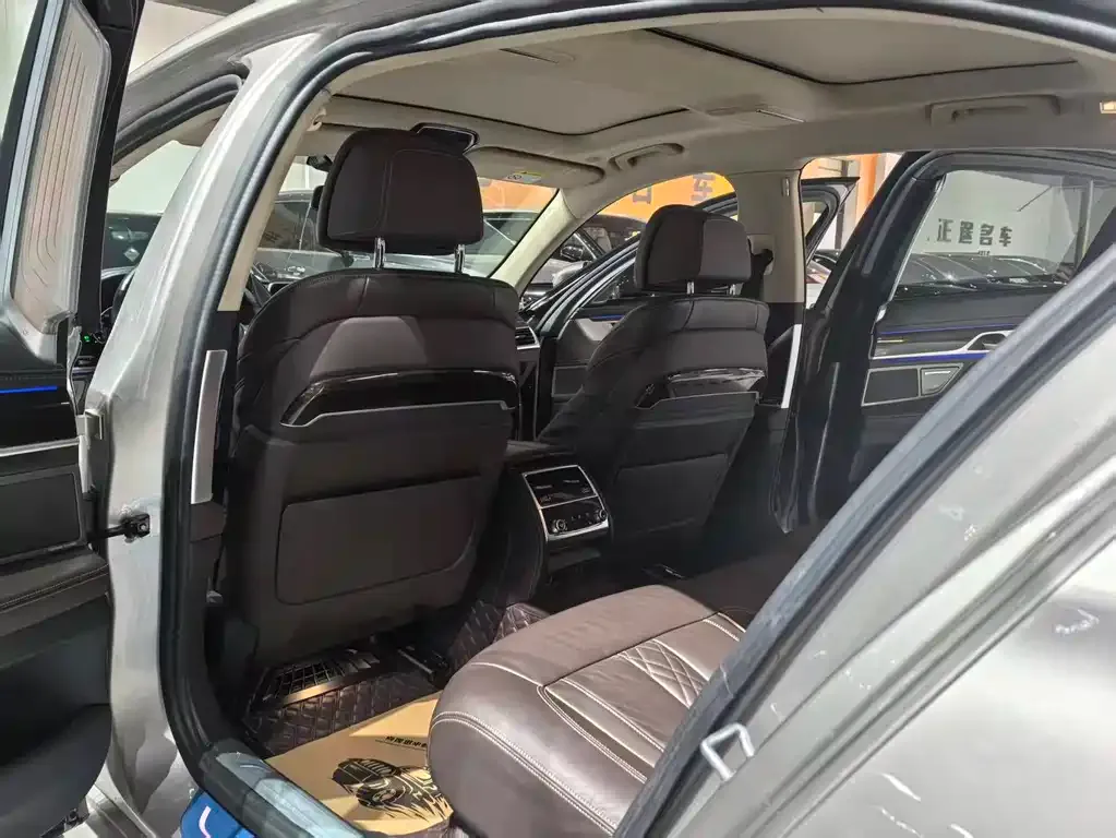 BMW 7 Series 2022 из CN, фото 3