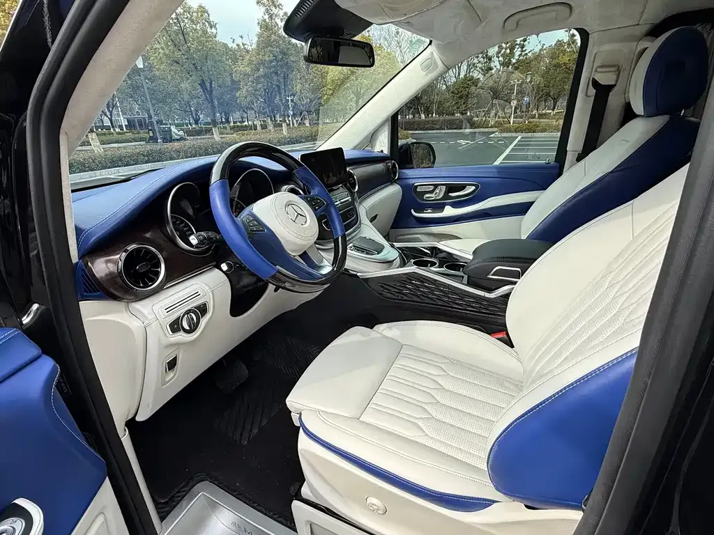 Mercedes-Benz V-Class 2023 из CN, фото 4