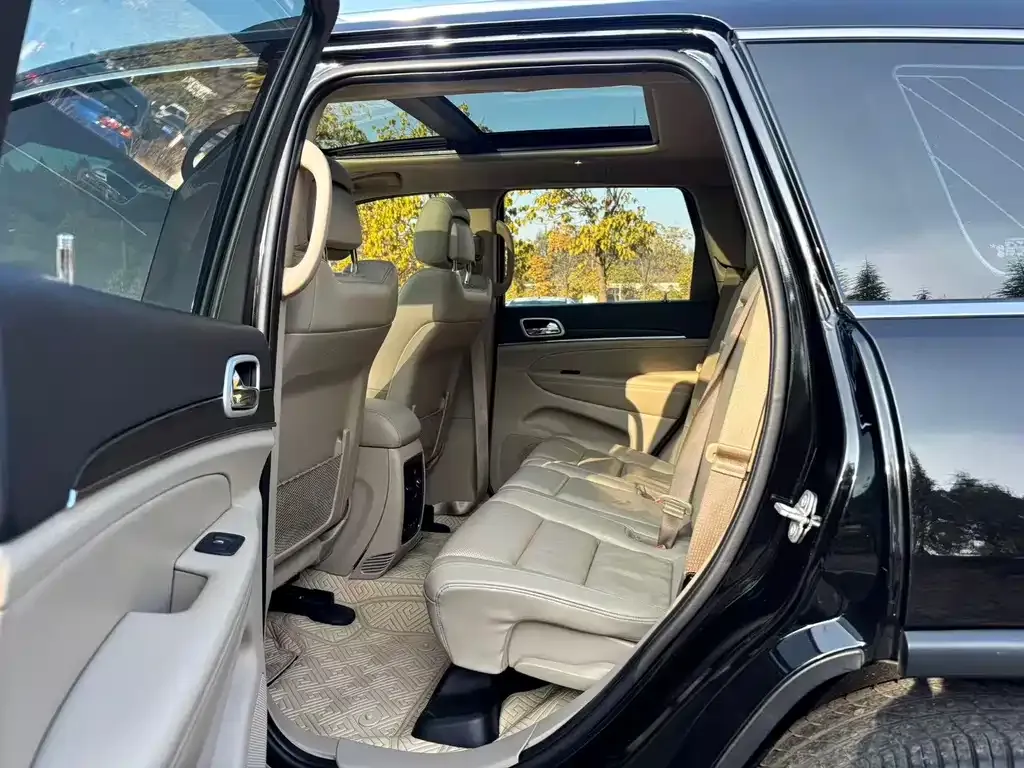 Jeep Grand Cherokee (Import) 2022 из CN, фото 2