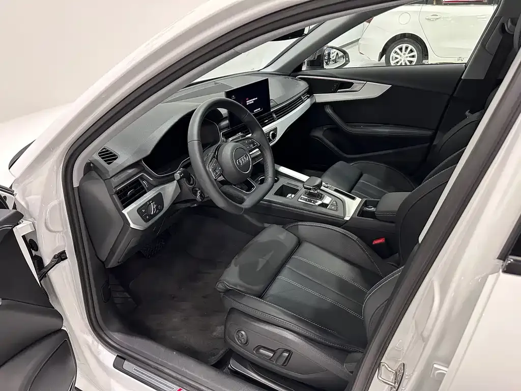 Audi A4L 2023 из CN, фото 10