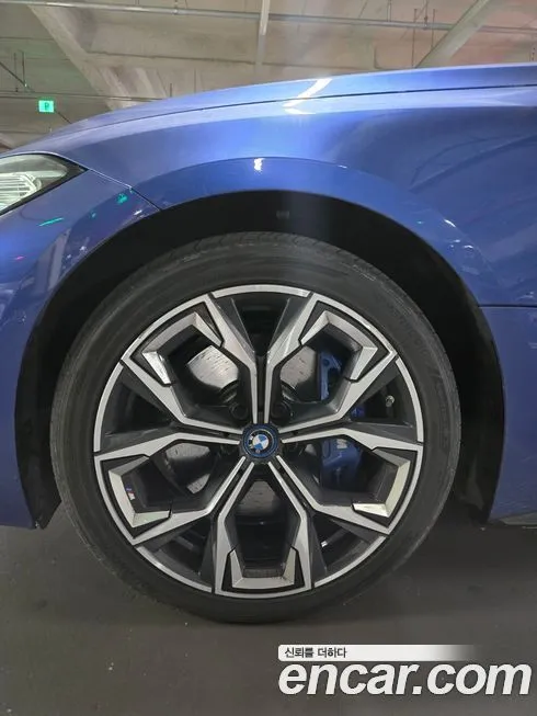BMW i4 — фото 10