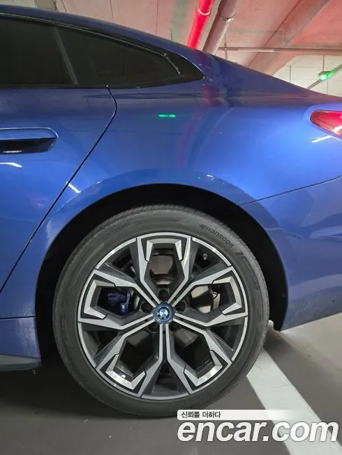 BMW i4 — фото 7