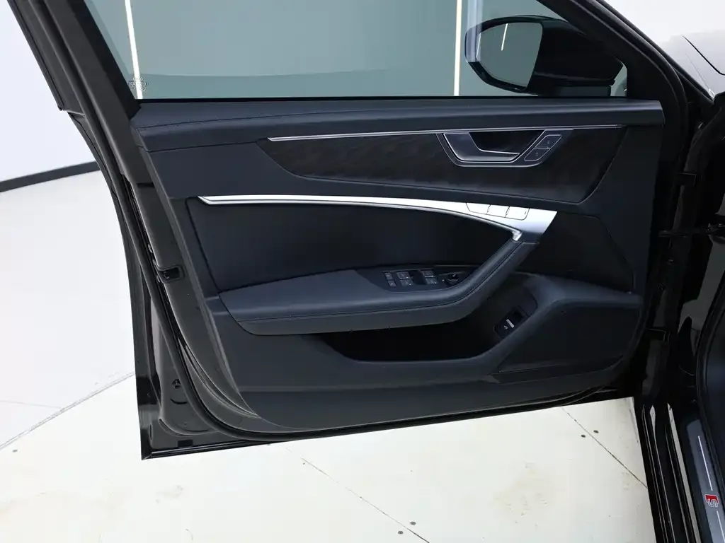 Audi A6L 2025 из CN, фото 10
