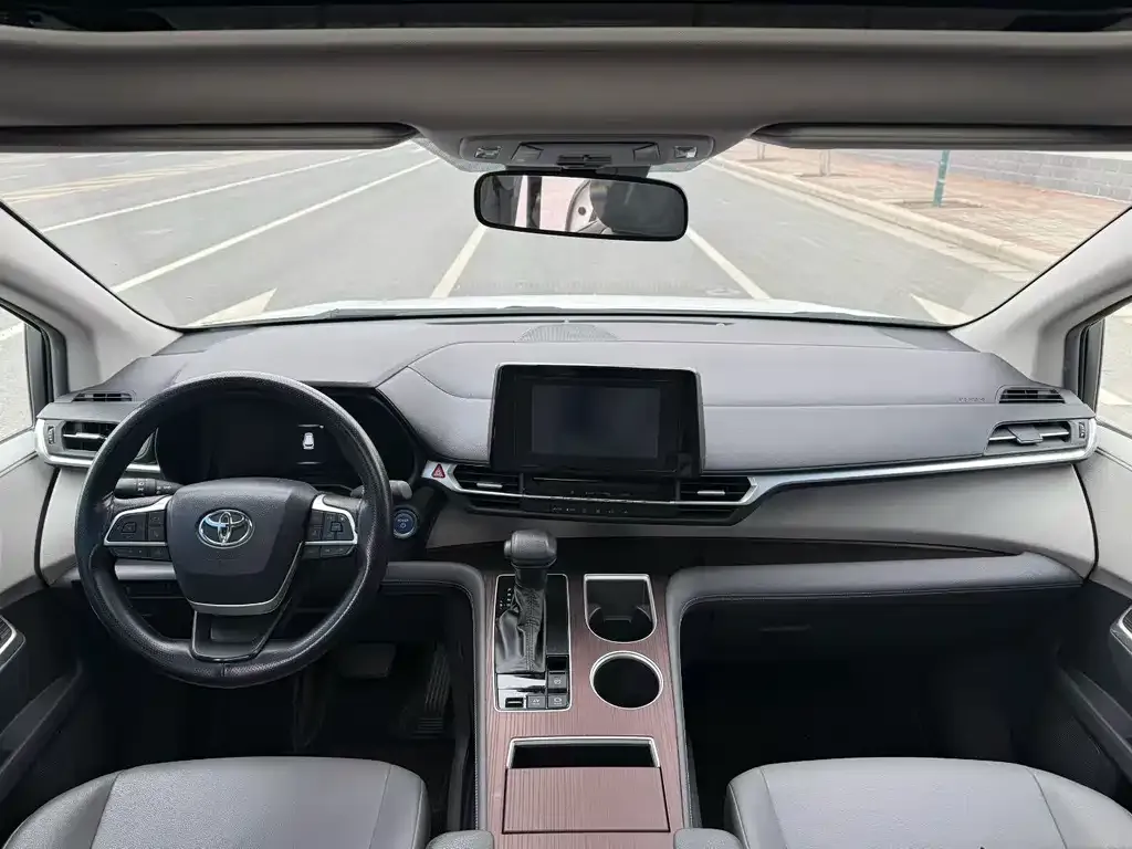 Toyota Granvia 2024 из CN, фото 5