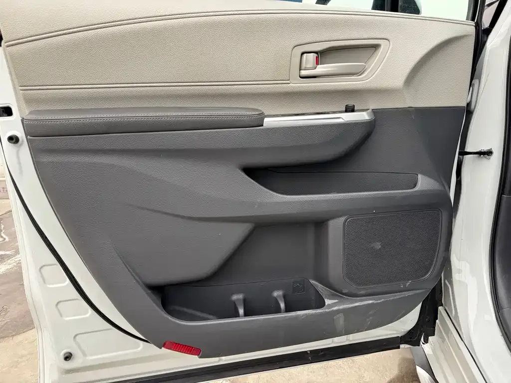 Toyota Granvia 2024 из CN, фото 10