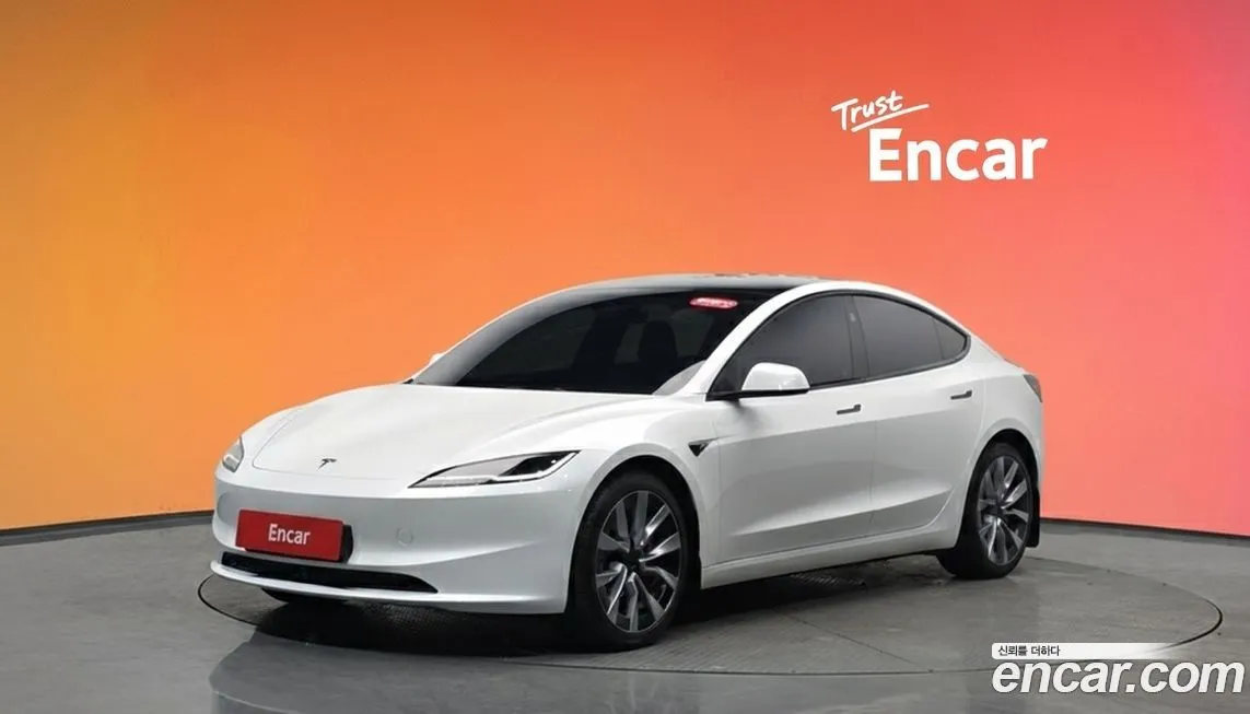 Tesla Model 3 — фото 1