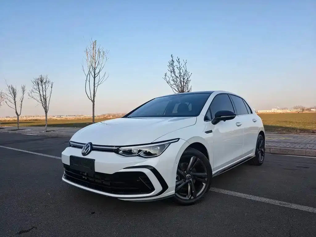 Volkswagen Golf 2023 из CN, фото 1