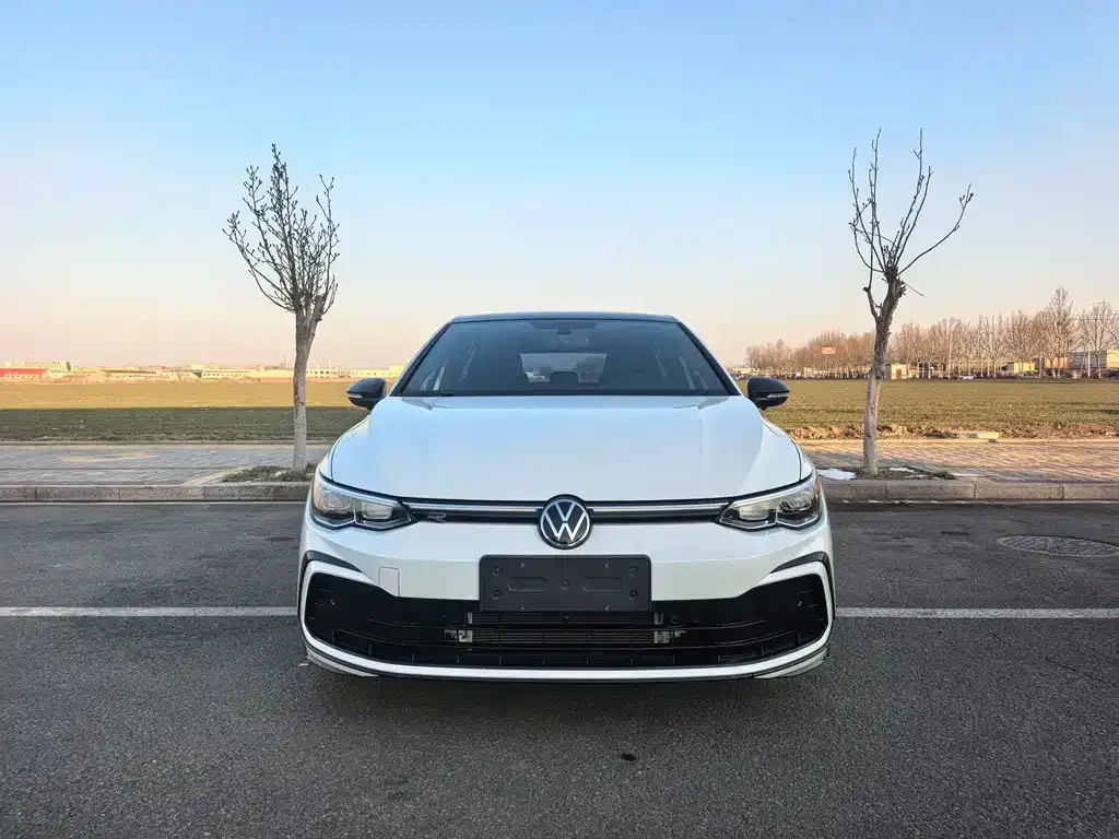 Volkswagen Golf 2023 из CN, фото 8