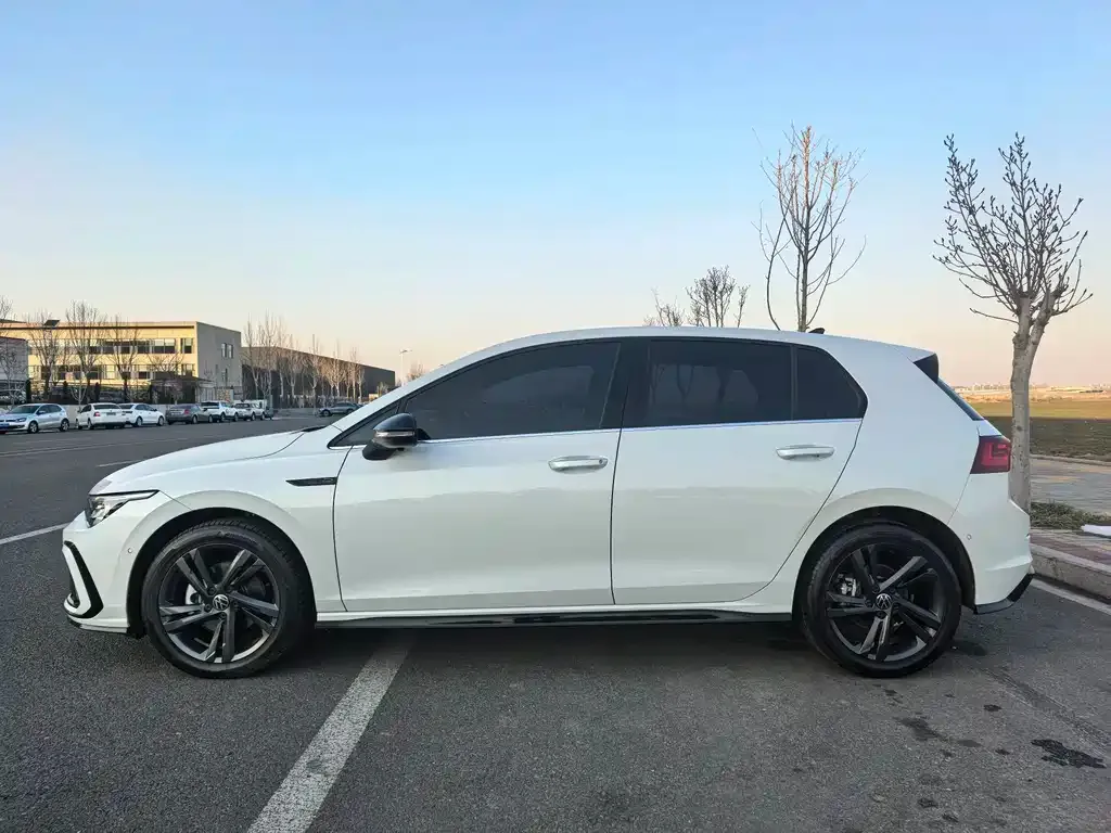 Volkswagen Golf 2023 из CN, фото 6