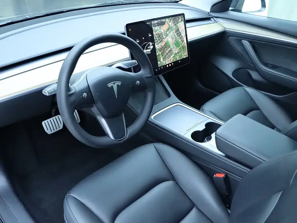 Tesla Model 3 — фото 10