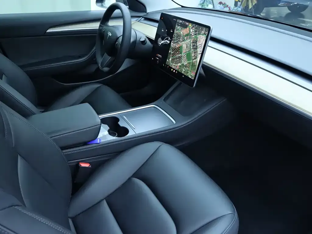 Tesla Model 3 — фото 2