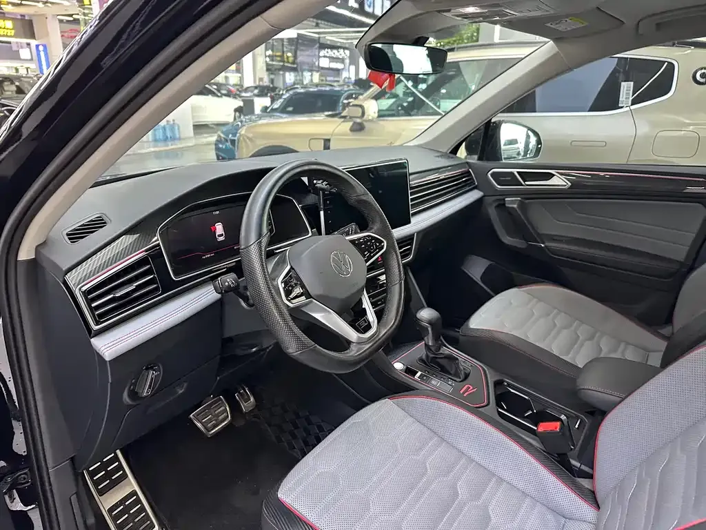 Volkswagen Tiguan L 2023 из CN, фото 10