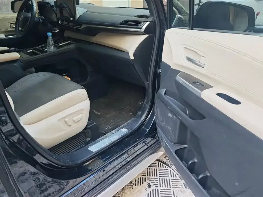 Toyota Granvia 2024 из CN, фото 3