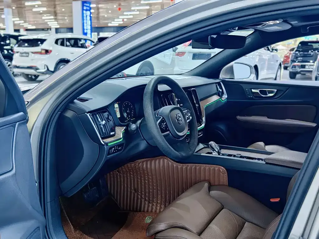 Volvo S60 2022 из CN, фото 8