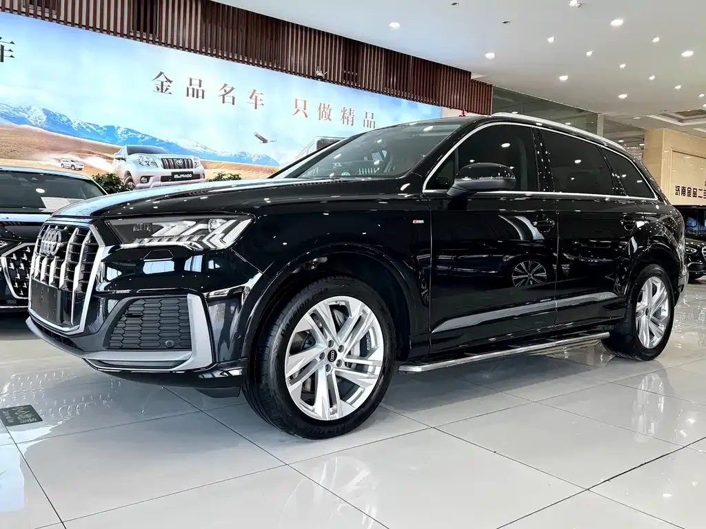 Audi Q7 — фото 1