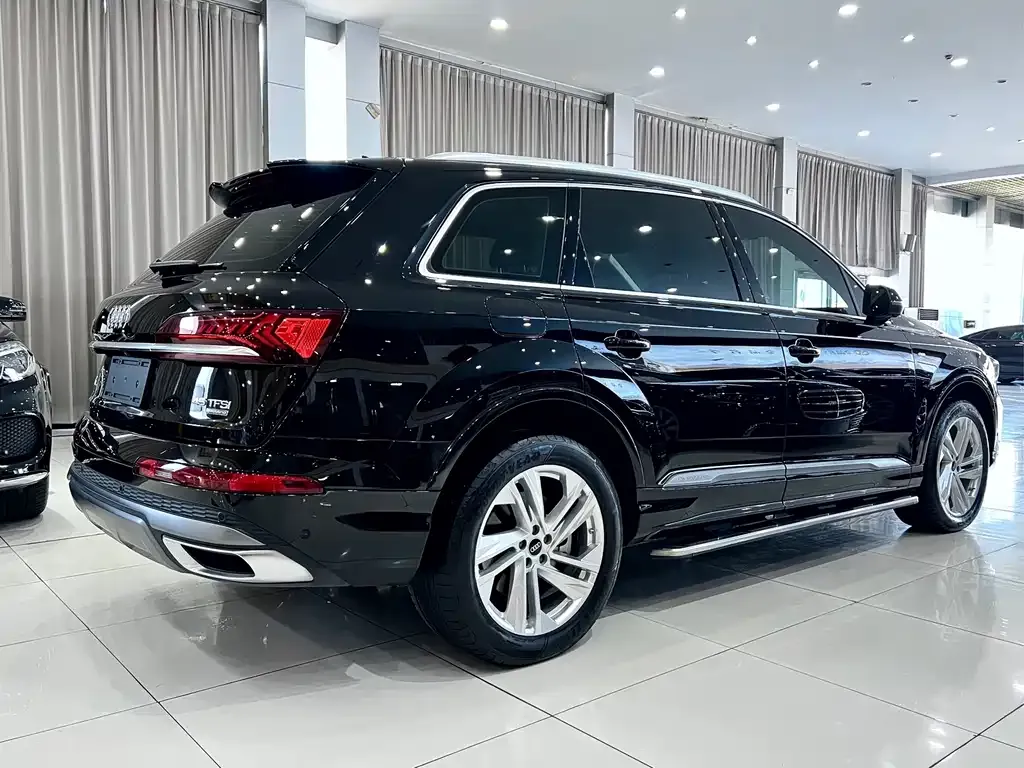 Audi Q7 — фото 6