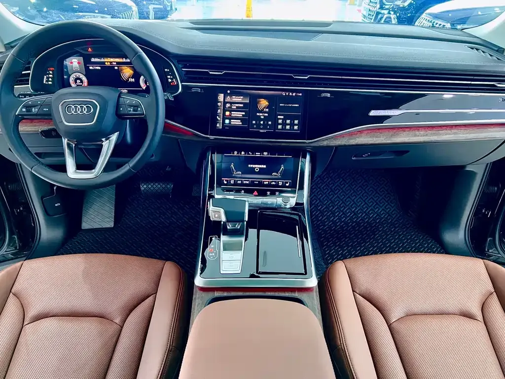 Audi Q7 — фото 10