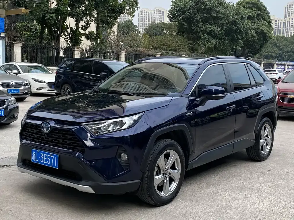 Toyota RAV4 2023 из CN, фото 1