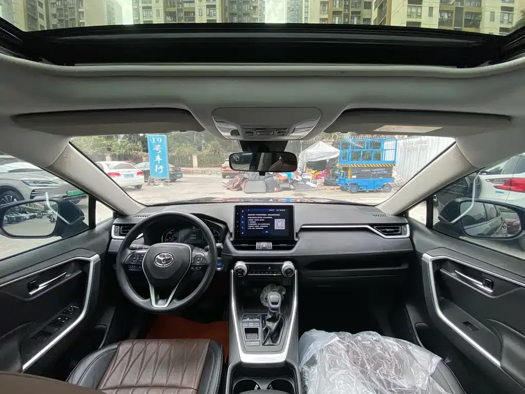 Toyota RAV4 2023 из CN, фото 2